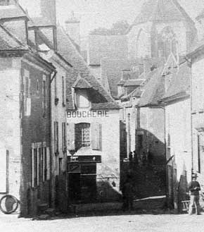 Façade sur la rue Basse