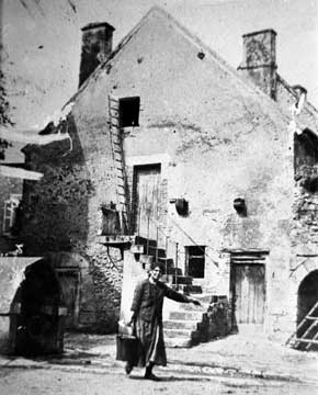 Pignon sur la place de la fontaine Saint Hilaire